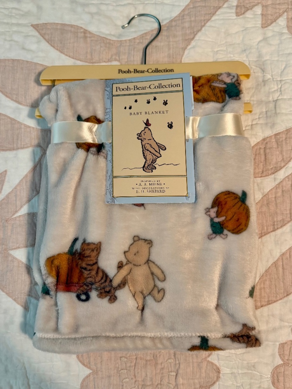 NWT - Classic Winnie the Pooh Fall Pumpkin Baby Blanket 30x40